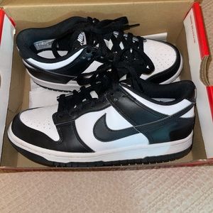 Nike Dunk Lows Panda